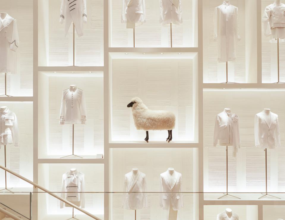 Cửa Hàng Hàng Đầu Christian Dior Hình ảnh Sẵn có  Tải xuống Hình ảnh Ngay  bây giờ  Cửa hàng  Cửa hàng bán lẻ Biển quảng cáo  Ký hiệu Bán lẻ   iStock
